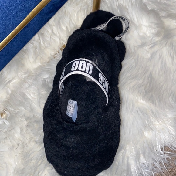 Worn twice!!! Girls size 4 Authentic Ugg slides 💕 - Picture 4 of 7